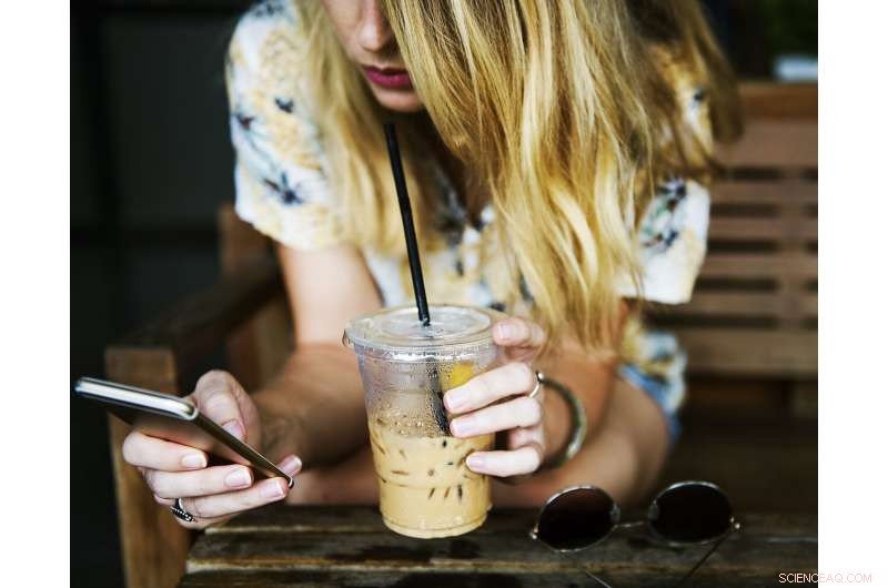 Tinder Women Prefer Highly Educated Men, Study Finds