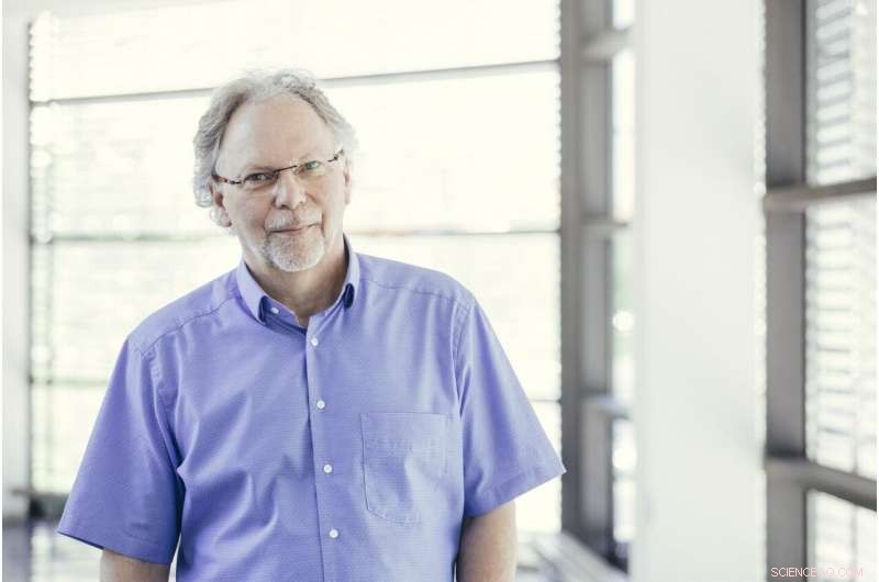 German Economists Challenge Olson s Theory on Collective Action in Landmark Lab Study