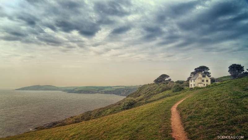 Does the Poldark TV Series Undermine Cornish Identity? A New Study Explores Media Tourism s Impact