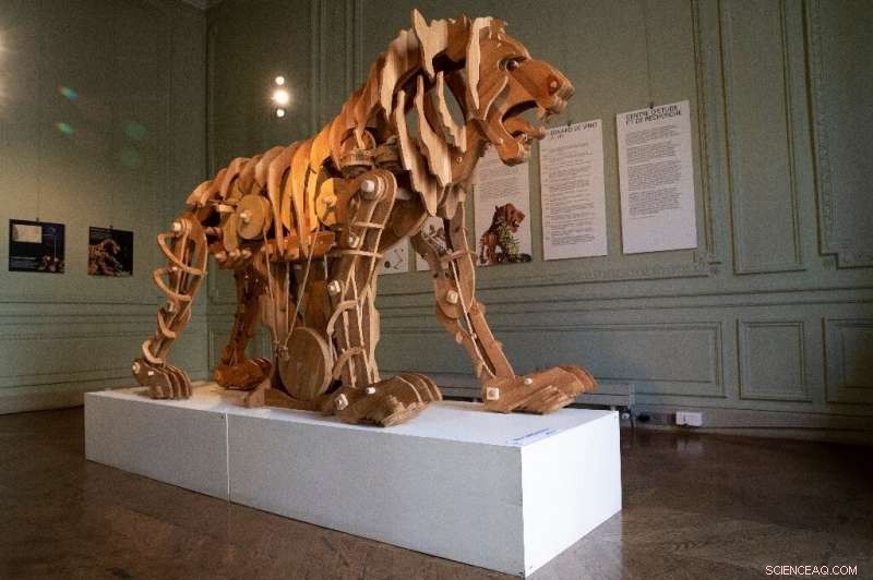 Leonardo da Vinci s Mechanical Lion Debuts in Paris for a Month