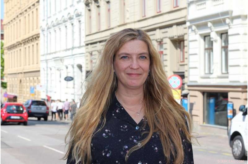 Social Media Influencers Redefine the Modern Housewife Ideal