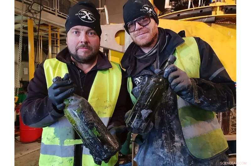 Swedish Divers Recover Hundreds of WWI‑Era Liquor Bottles from Baltic Sea Wreck