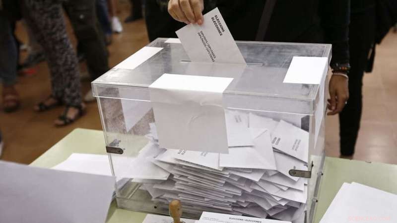 Why Voters Turn to Anti‑Establishment Parties After the 2008 Economic Crisis