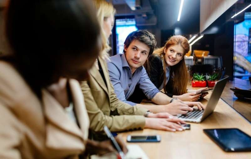 Digital Tools Transforming Informal Learning for Professionals