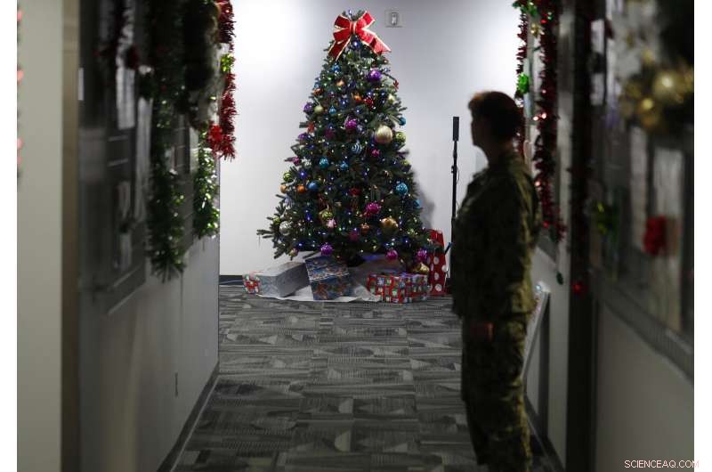 NORAD’s Global Santa Tracking: 1,500 Volunteers Handle 140,000 Christmas Eve Calls