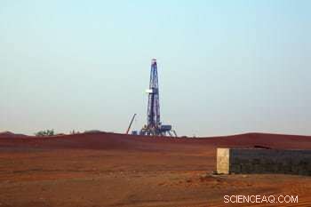 Climate Change Threatens Gulf Oil Profits, Experts Highlight Strategic Dilemma