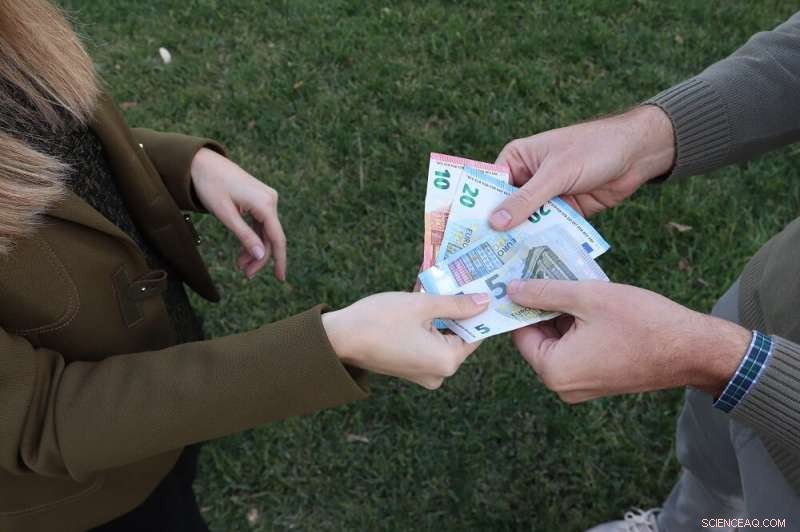 Eurozone Cash Use to Persist, Study Shows, Especially in Spain