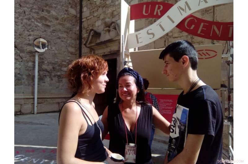 Eye Contact Drives Cooperation: The Impact of Gender