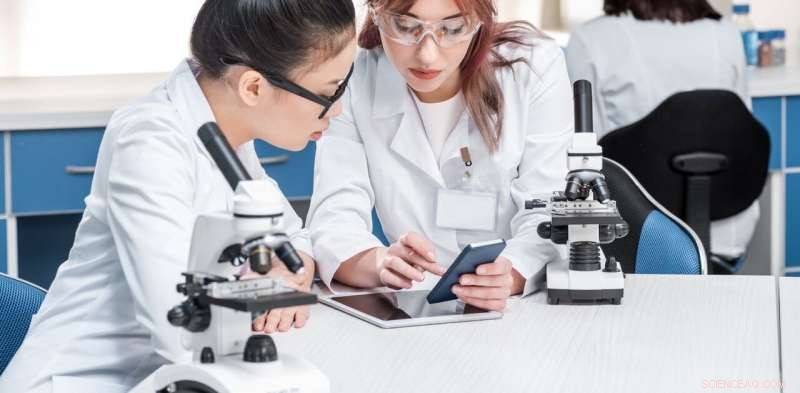 Spotting Fake Science Stories: A Professional Guide to Critical Reading