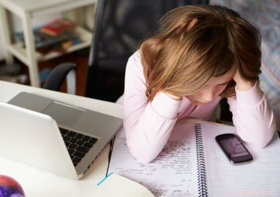 Screen-Based Tech and Australian Students: Key Findings from the Gonski Institute