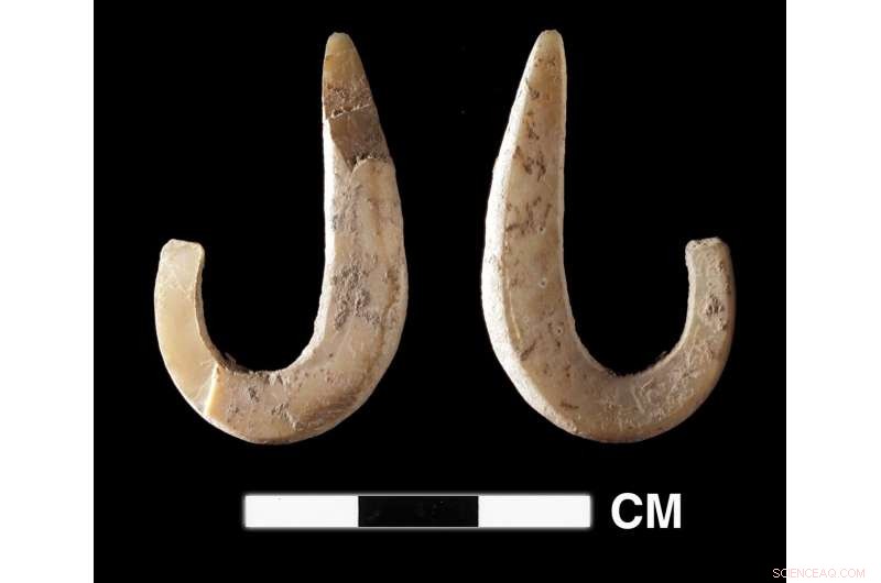 Late Pleistocene Human Settlement on Remote Wallacean Islands: New Isotopic Evidence