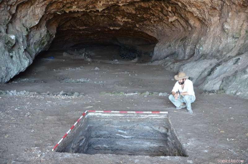 Late Pleistocene Human Settlement on Remote Wallacean Islands: New Isotopic Evidence