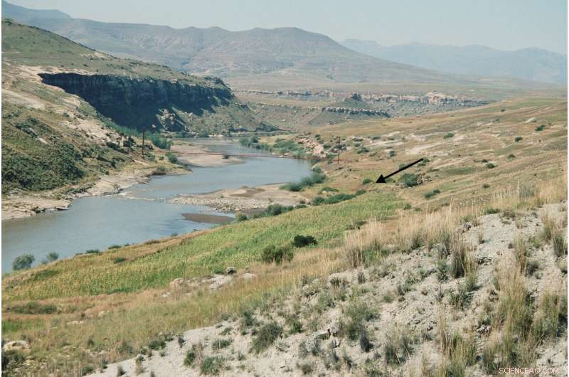 Chemical Evidence Reveals Dairying by Hunter‑Gatherers in Lesotho During the First Millennium AD