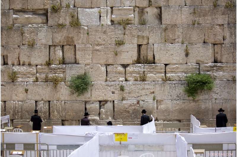 Excavation Beneath Jerusalem’s Western Wall Reveals Ancient 2,000‑Year‑Old Chambers