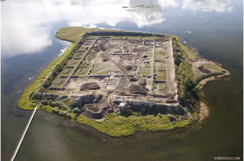 Radiocarbon Dating Pinpoints Uyghur Complex Construction to 777 CE