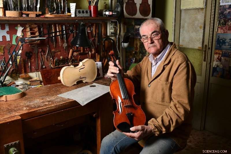 Cremona Luthiers Honor Stradivarius Tradition Amid Modern Market Challenges