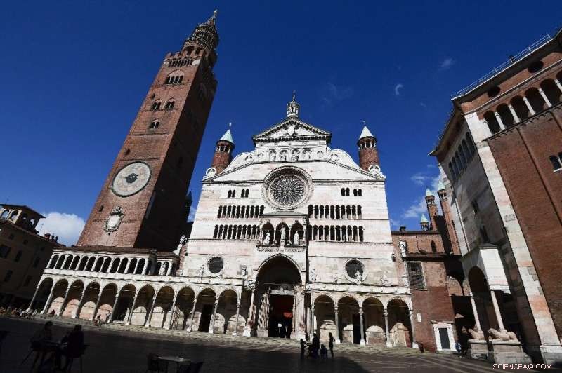 Cremona Luthiers Honor Stradivarius Tradition Amid Modern Market Challenges