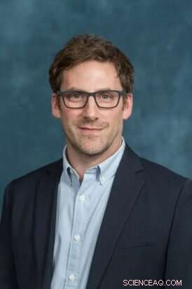 Bridging the Political Divide: Similar Reactions to Negative News