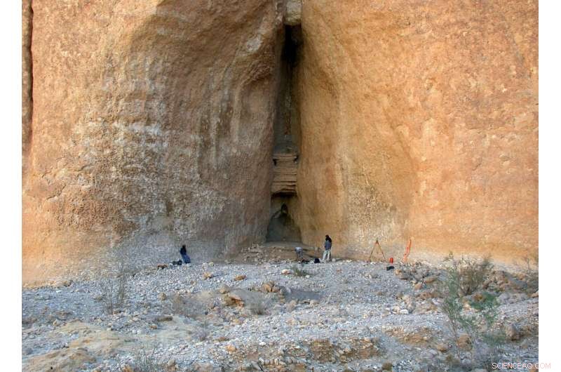 Ancient Arabian Toolmakers: Stone Weapons Crafted to Showcase Skill