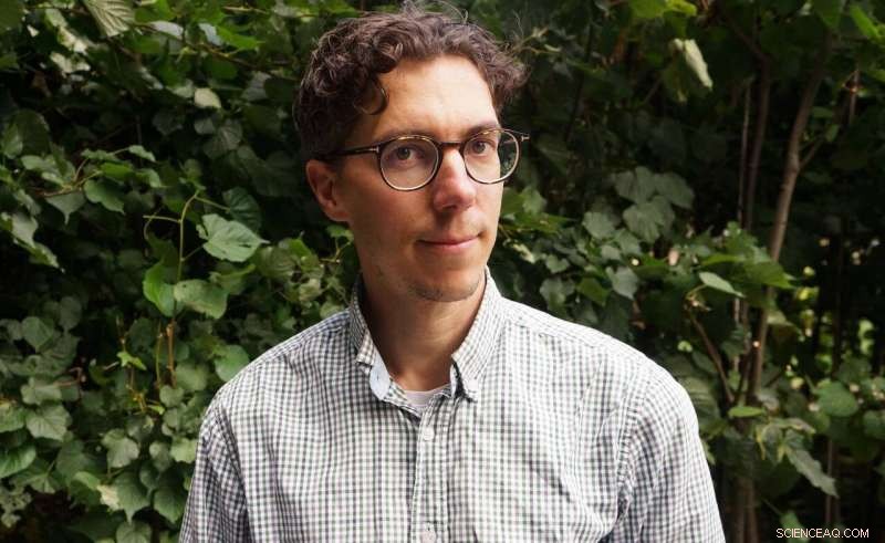 OECD Politicians  Decisions Mirrored Across Nations During COVID