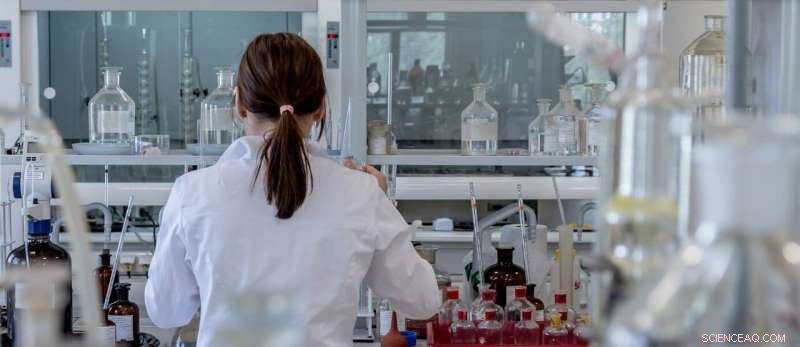 Flinders University Revolutionizes First-Year Chemistry with Lab-Only Curriculum