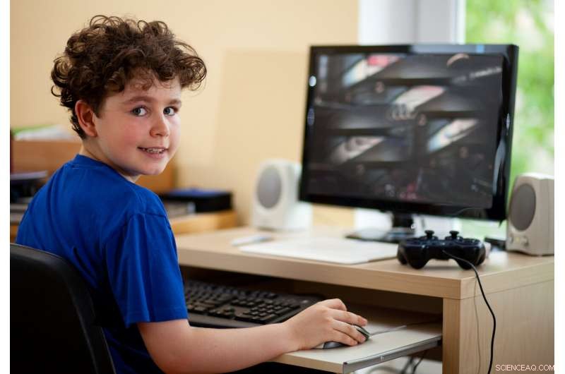 Excessive TV and Computer Use Linked to Declining Academic Performance in Third Graders