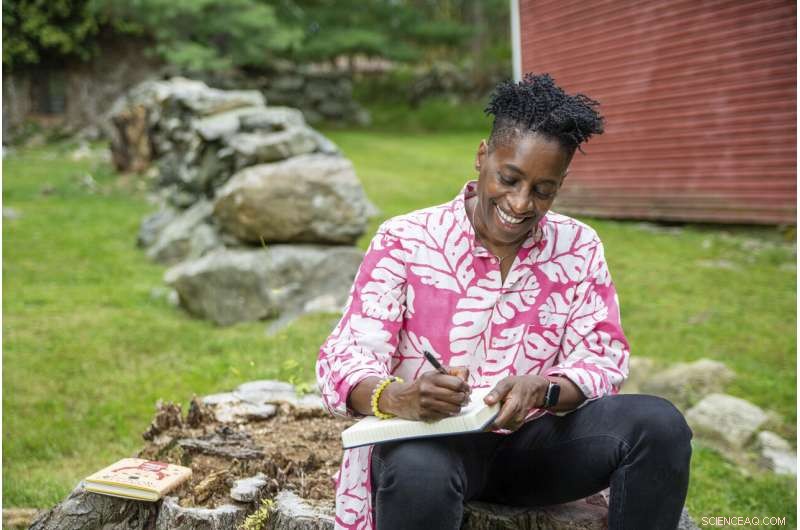 MacArthur Foundation Announces 21 New Genius Grant Fellows: Activists, Scientists, Authors