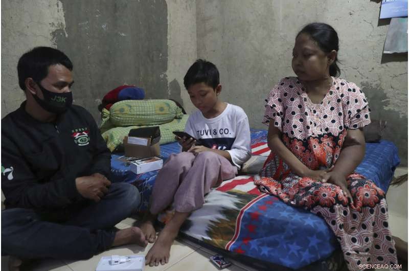 Indonesia’s Phone‑Recycling Drive Brings Online Learning to Underprivileged Kids