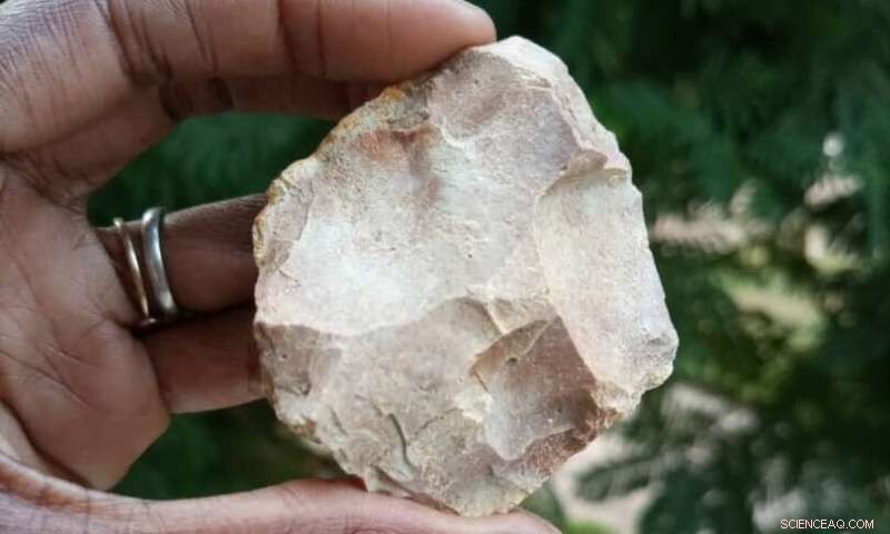 Middle Stone Age Communities Repeatedly Settled West Africa s Coast: New Tiémassas Findings