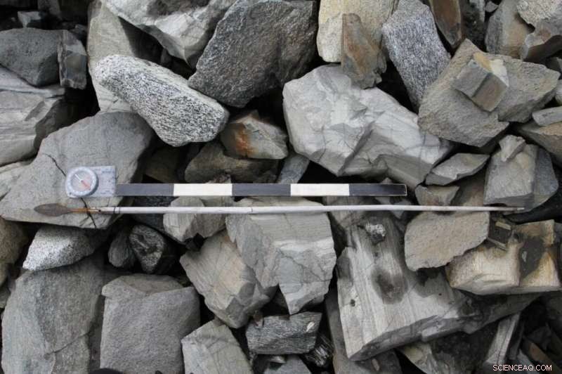 Ancient Arrow Collection Discovered Near Melting Ice in Norway s Jotunheimen Mountains