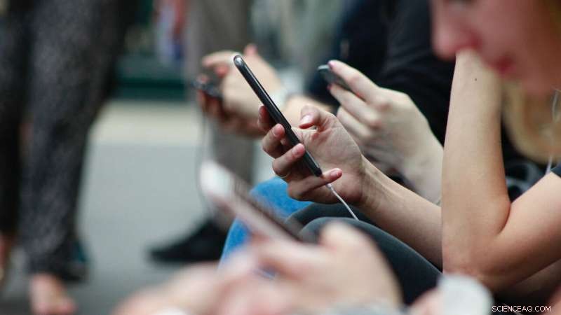 Study Reveals Strong Links Between Trust and Social Media Usage