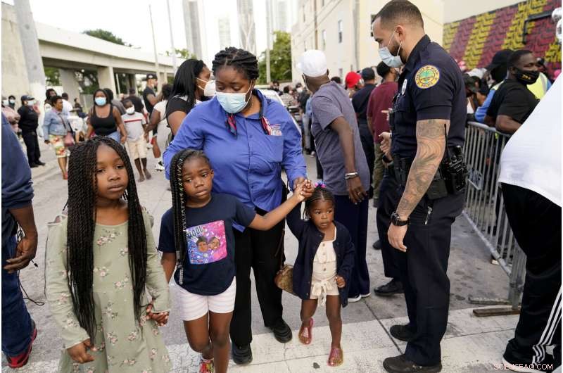 Diddy Delivers COVID-19 Relief and Essentials to Miami s Overtown Neighborhood
