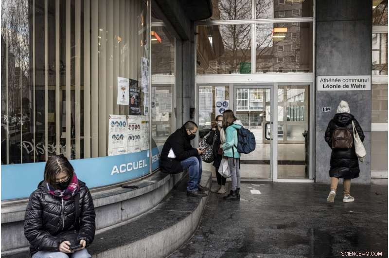 Belgian High School Students Call for Return to In-Person Learning