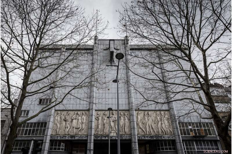 Belgian High School Students Call for Return to In-Person Learning