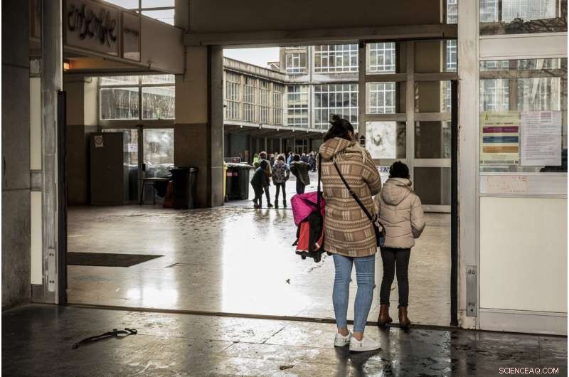 Belgian High School Students Call for Return to In-Person Learning