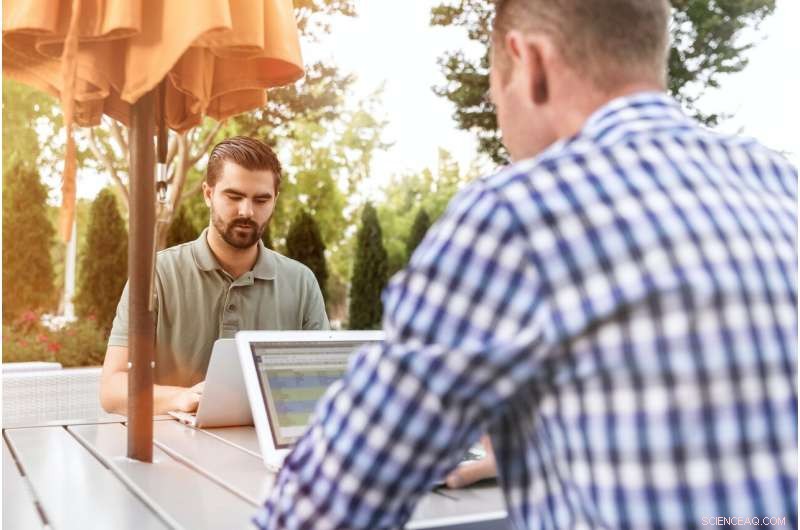 Liars Mimic Their Audience: Study Reveals Body Language Coordination During Lies