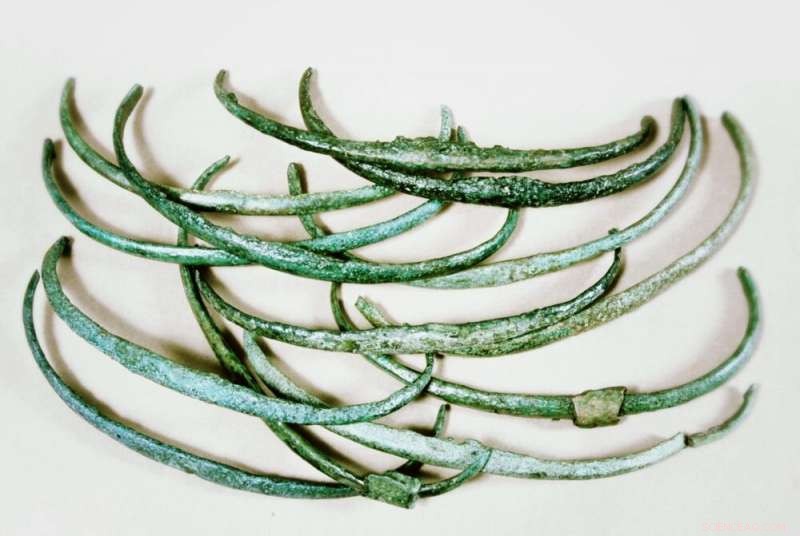 Uncovering Europe s Early Money: Standardized Bronze Hoards