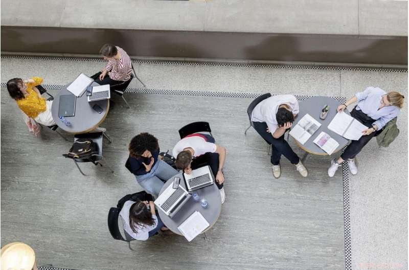 How Peer Interaction Boosts Your Grades: Insights from a Zurich Study