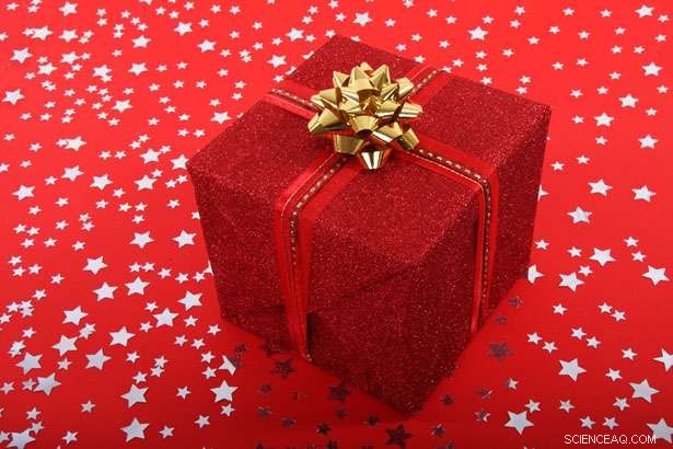 The Impact of Sharing Romantic Gifts on Social Media: A Cultural Insight