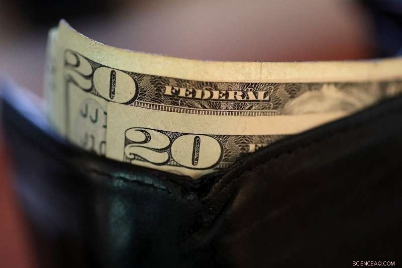 US Personal Income Gains Strongly in January, Fueled by Pandemic Aid