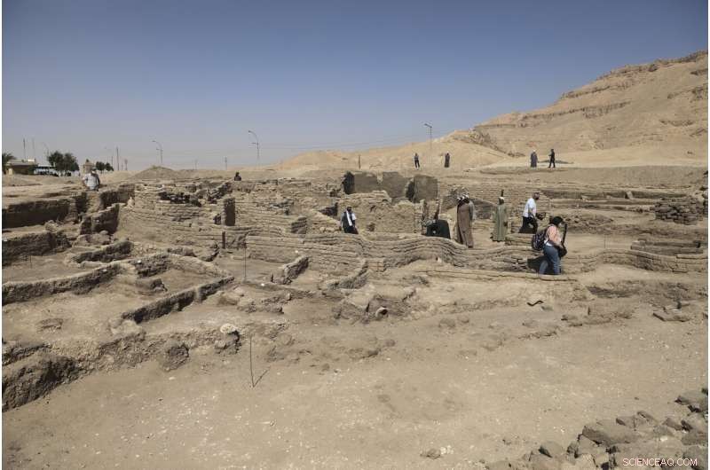 Renowned Egyptian Archaeologist Reveals Secrets of 3,000-Year-Old City
