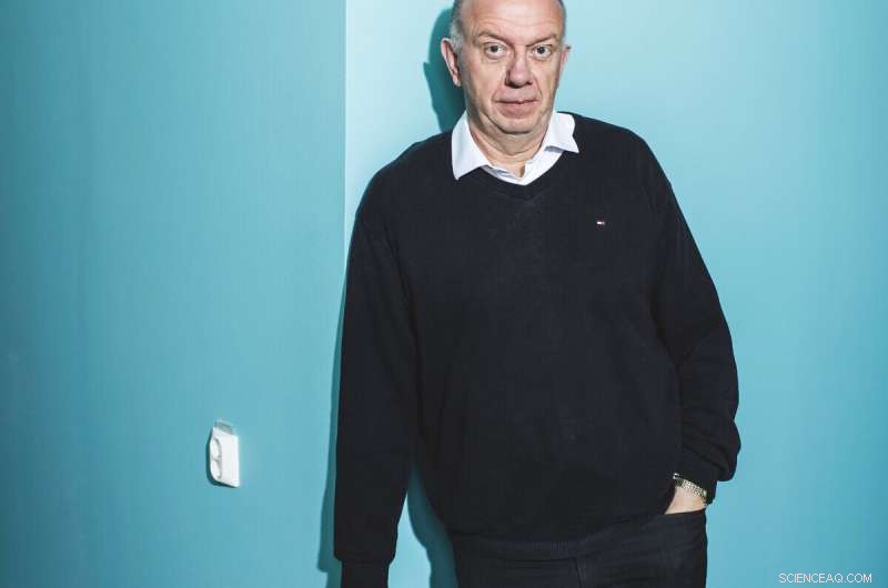 The Trojan‑Horse Mechanism: How Networks Break Down Gender Segregation