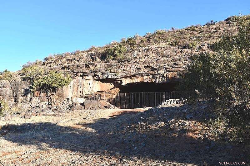 Researchers Discover Earliest Human Activity in Kalahari Desert Cave