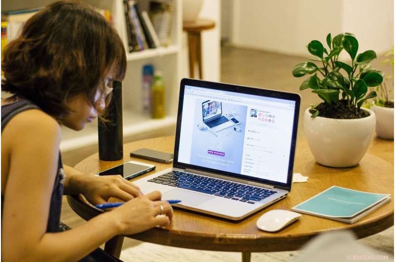 Job Crafting Boosts Employee Happiness and Productivity