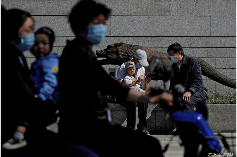 China s Population Growth Nears Zero as 1.4 Billion Residents Face Demographic Challenges