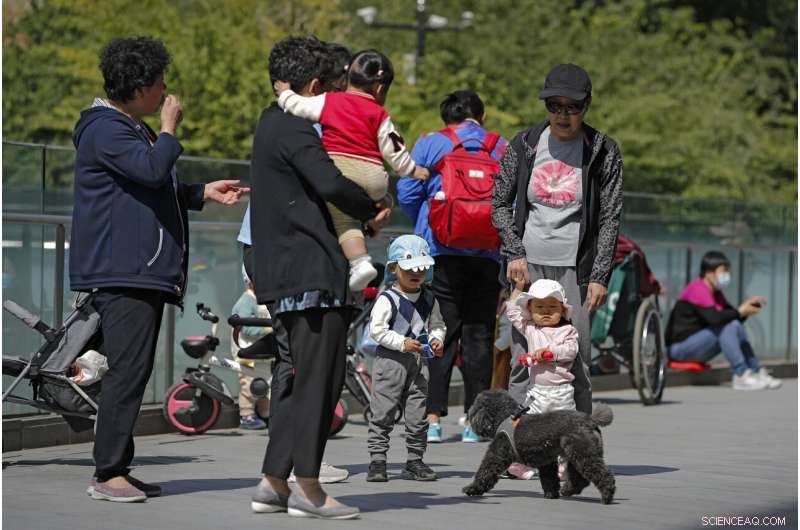 China s Population Growth Nears Zero as 1.4 Billion Residents Face Demographic Challenges