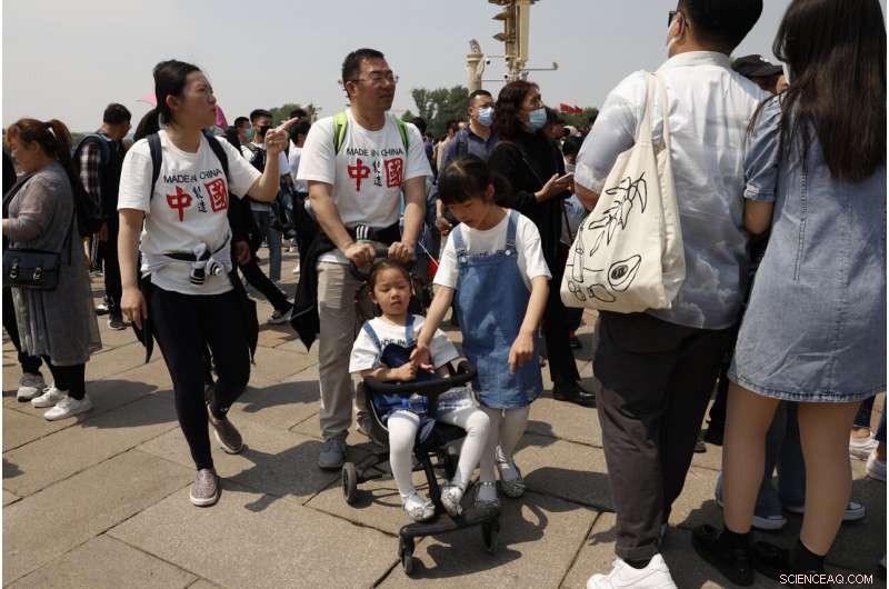 China s Population Growth Nears Zero as 1.4 Billion Residents Face Demographic Challenges
