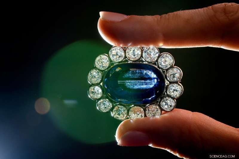 Napoleon s Imperial Jewels Fetch $1.65M at Geneva Auction