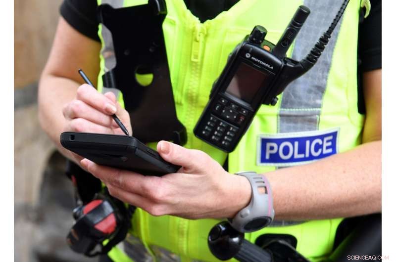 Mobile Devices Empower Scotland s Police: Enhancing Safety, Wellbeing, and Public Confidence