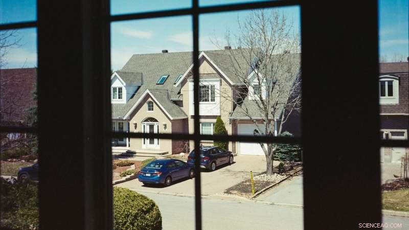 How Adults Can Confidently Decide to Move Back In With Their Parents